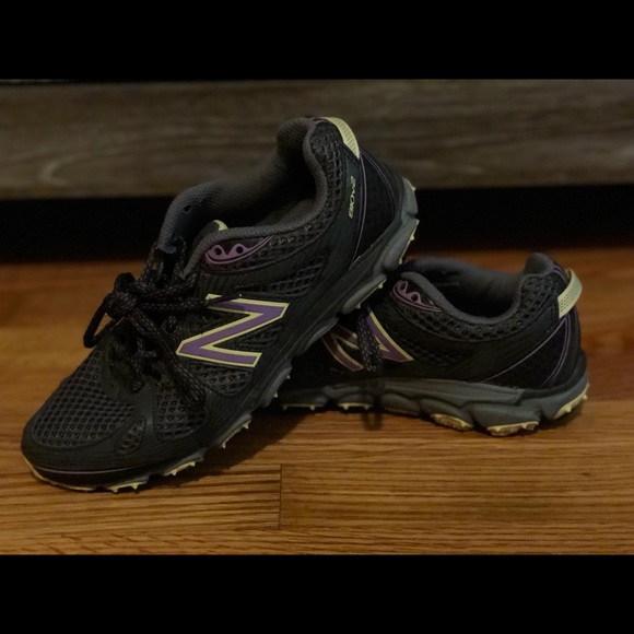 New Balance 8v2 Trail Running Shoes 